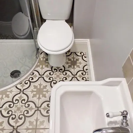 Frühstückspension Rosalind House 4*