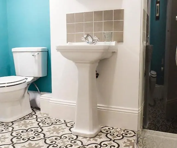 Rosalind House Bed & Breakfast 4*